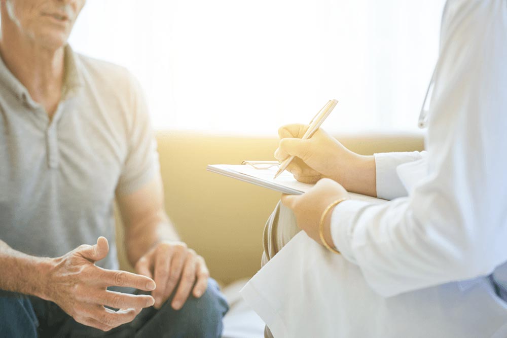 patient en zorgverlener in gesprek